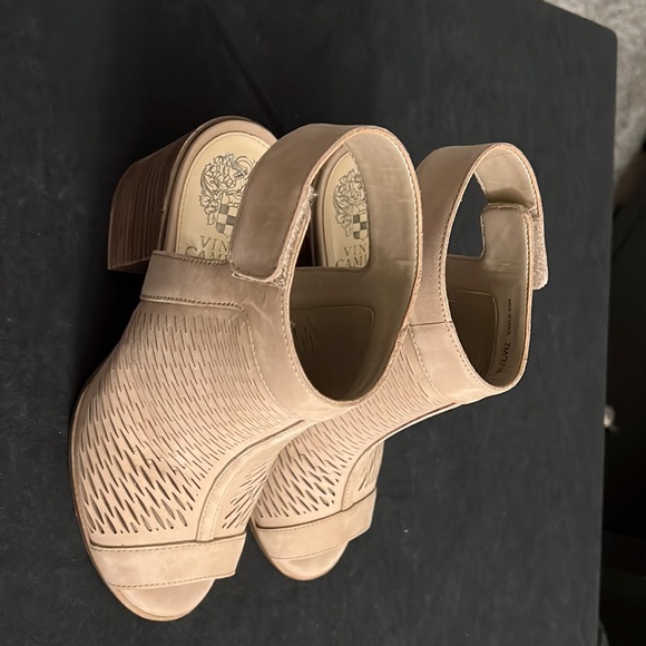 Vince Camuto, peep toe bootie, size 7 - Picture 3 of 6